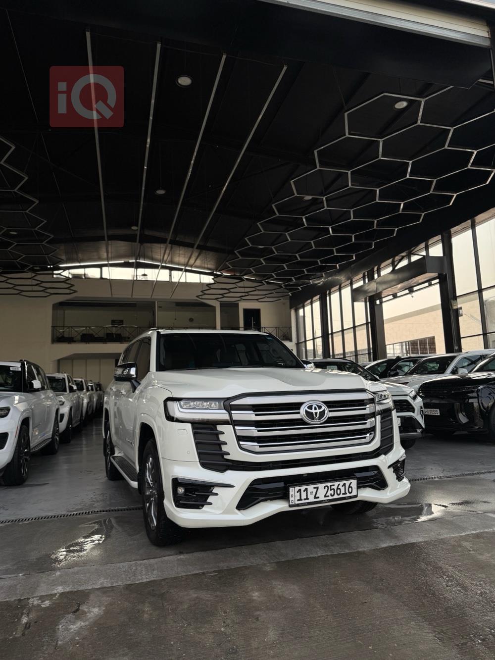 تۆیۆتا لاند کروزەر